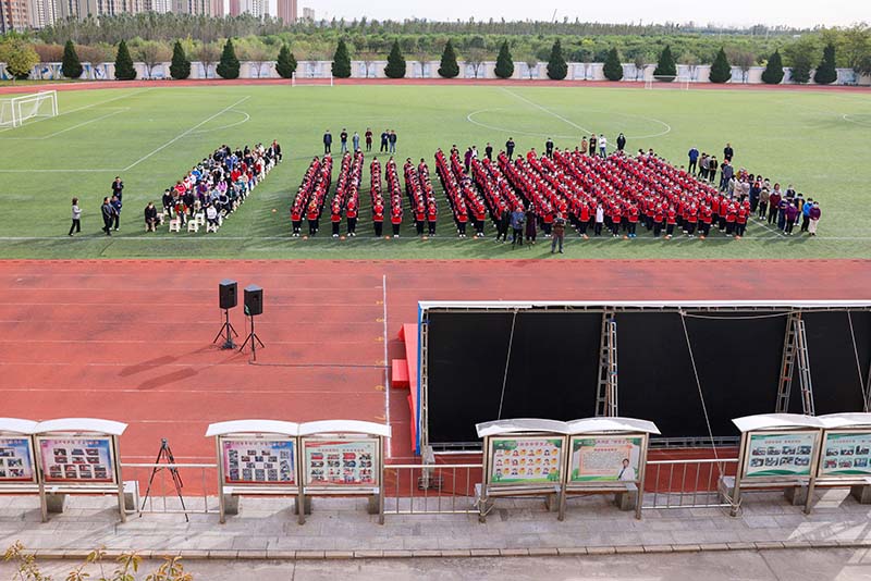 组图：消防演习进校园 筑牢师生安全防线