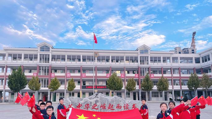 礼赞新中国 建功新时代，河南学子为祖国庆生