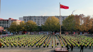 冠军风采映校园，莘莘学子共筑梦 ——平顶山市卫东区东环路小学射箭项目冠军进校园活动